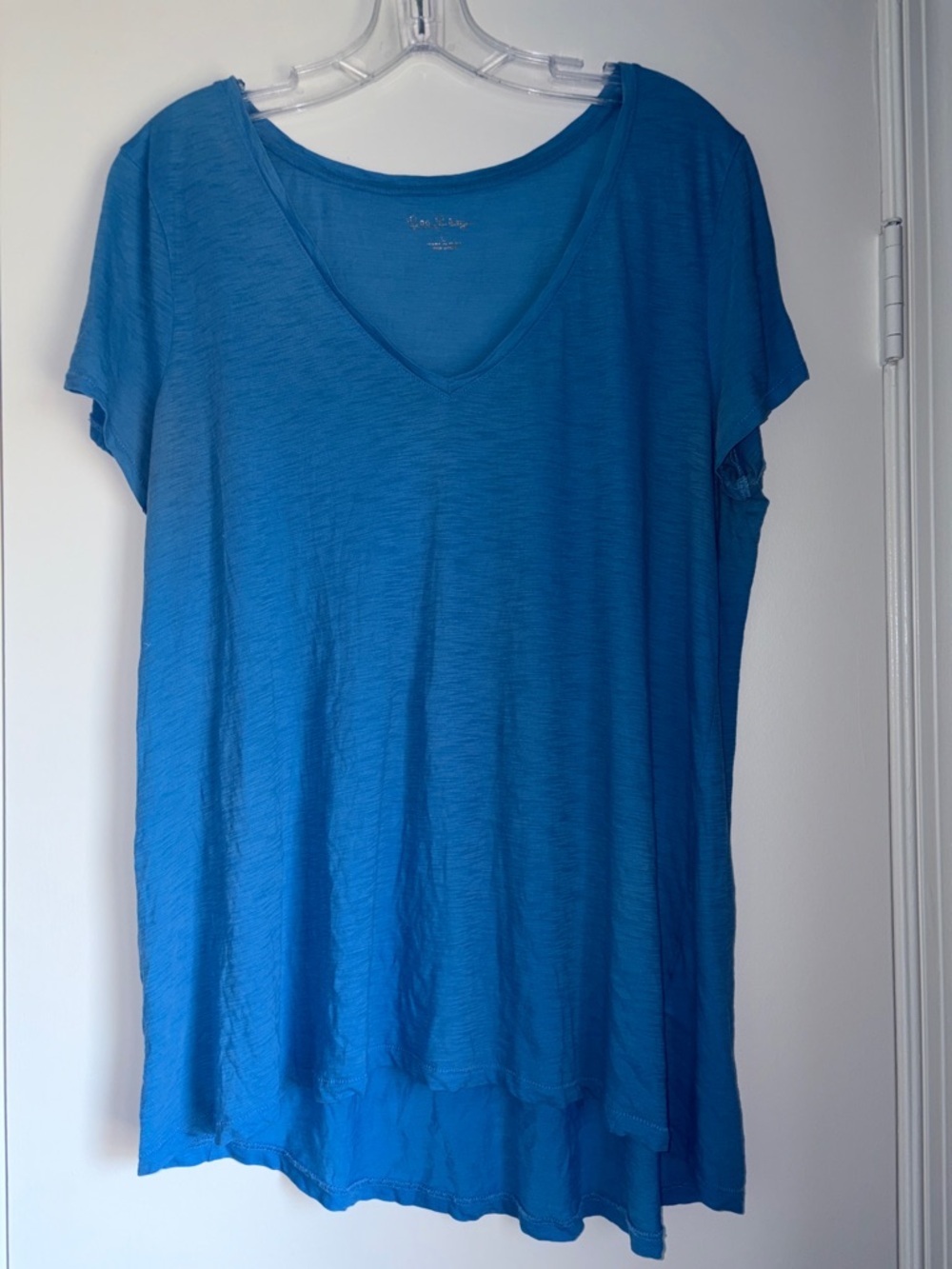 Lilly Pulitzer Etta Short-Sleeve V-Neck Tee in Bright Blue